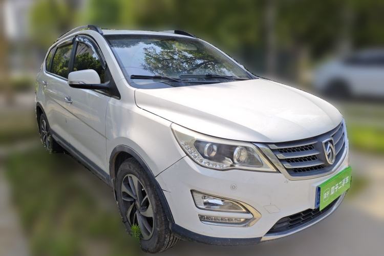 Used Baojun 560 2015 1.8L manual luxury version Front Right 45 Deg