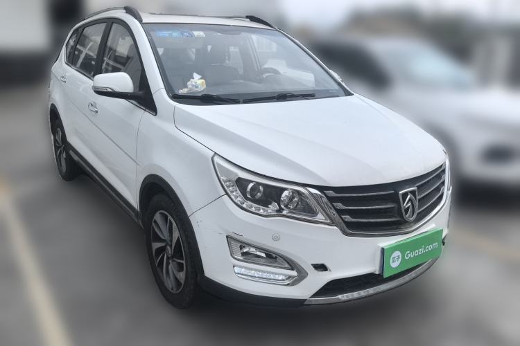 Used Baojun 560 2015 1.8L manual luxury version Front Right 45 Deg