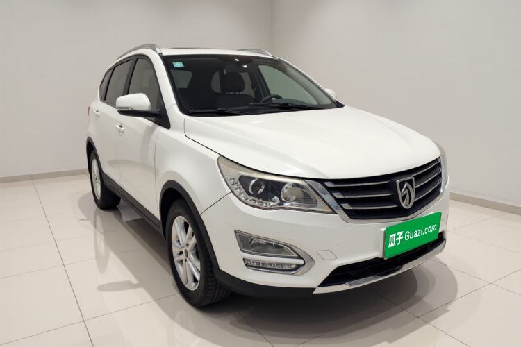 Used Baojun 560 2015 1.8L manual Comfort trim level Front Right 45 Deg