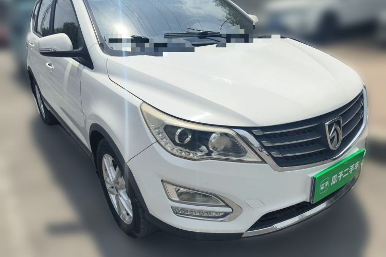 Used Baojun 560 2015 1.8L manual Comfort trim level Front Right 45 Deg