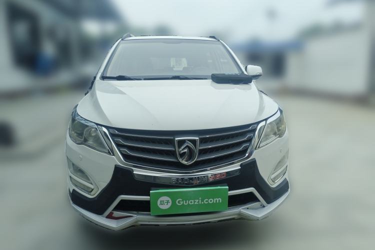 Used Baojun 560 2015 1.8L manual luxury version Front