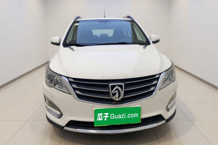 Used Baojun 560 2015 1.8L manual luxury version Front