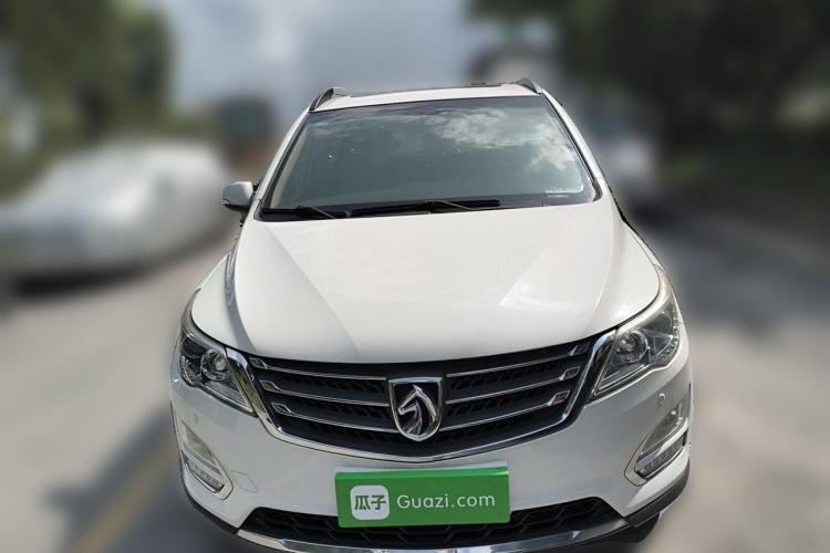 Used Baojun 560 2015 1.8L manual luxury version Front