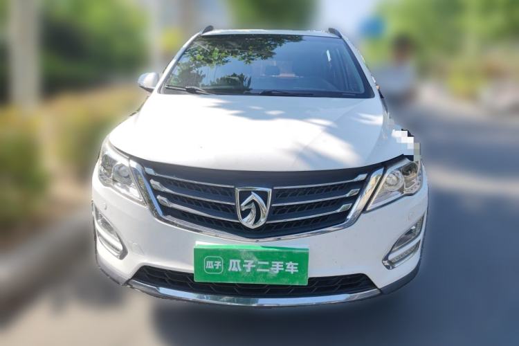 Used Baojun 560 2015 1.8L manual luxury version Front