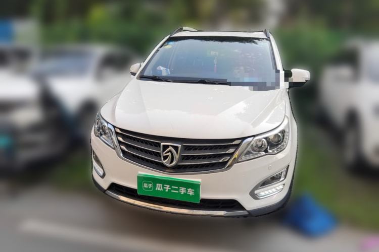 Used Baojun 560 2015 1.8L manual luxury version Front
