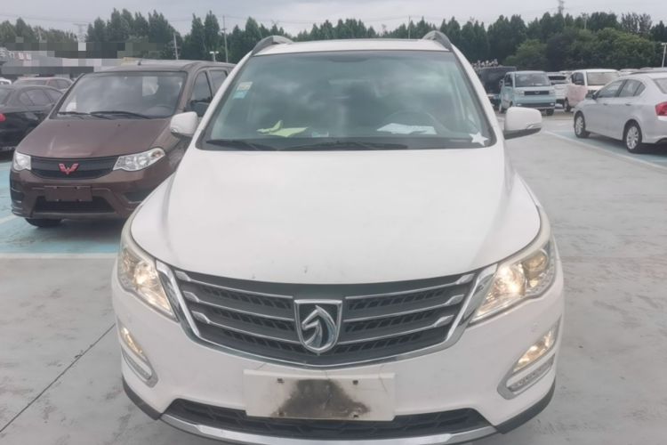 Used Baojun 560 2015 1.8L manual luxury version Front