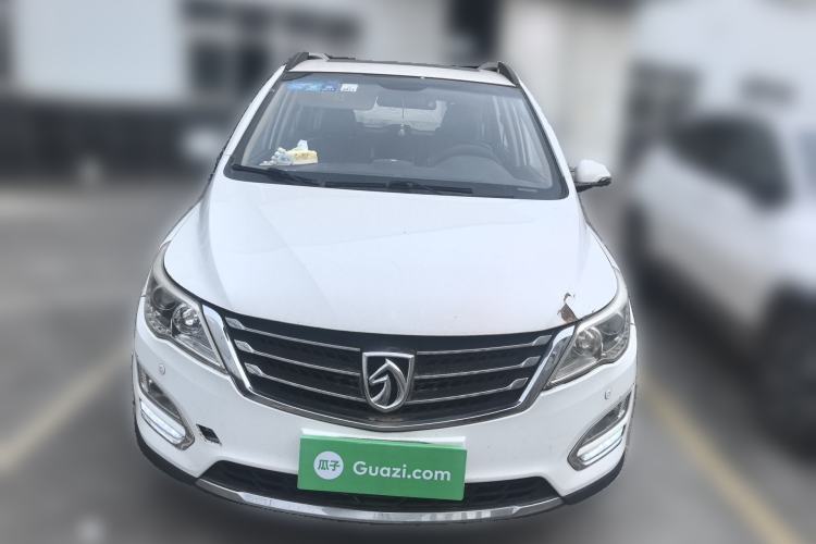 Used Baojun 560 2015 1.8L manual luxury version Front