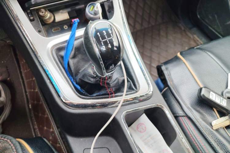 Used Baojun 560 2015 1.8L manual luxury version Gear Lever