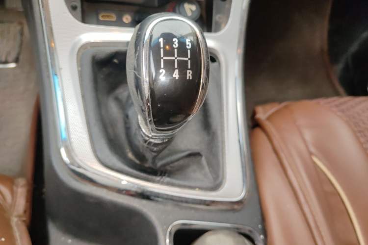 Used Baojun 560 2015 1.8L manual luxury version Gear Lever