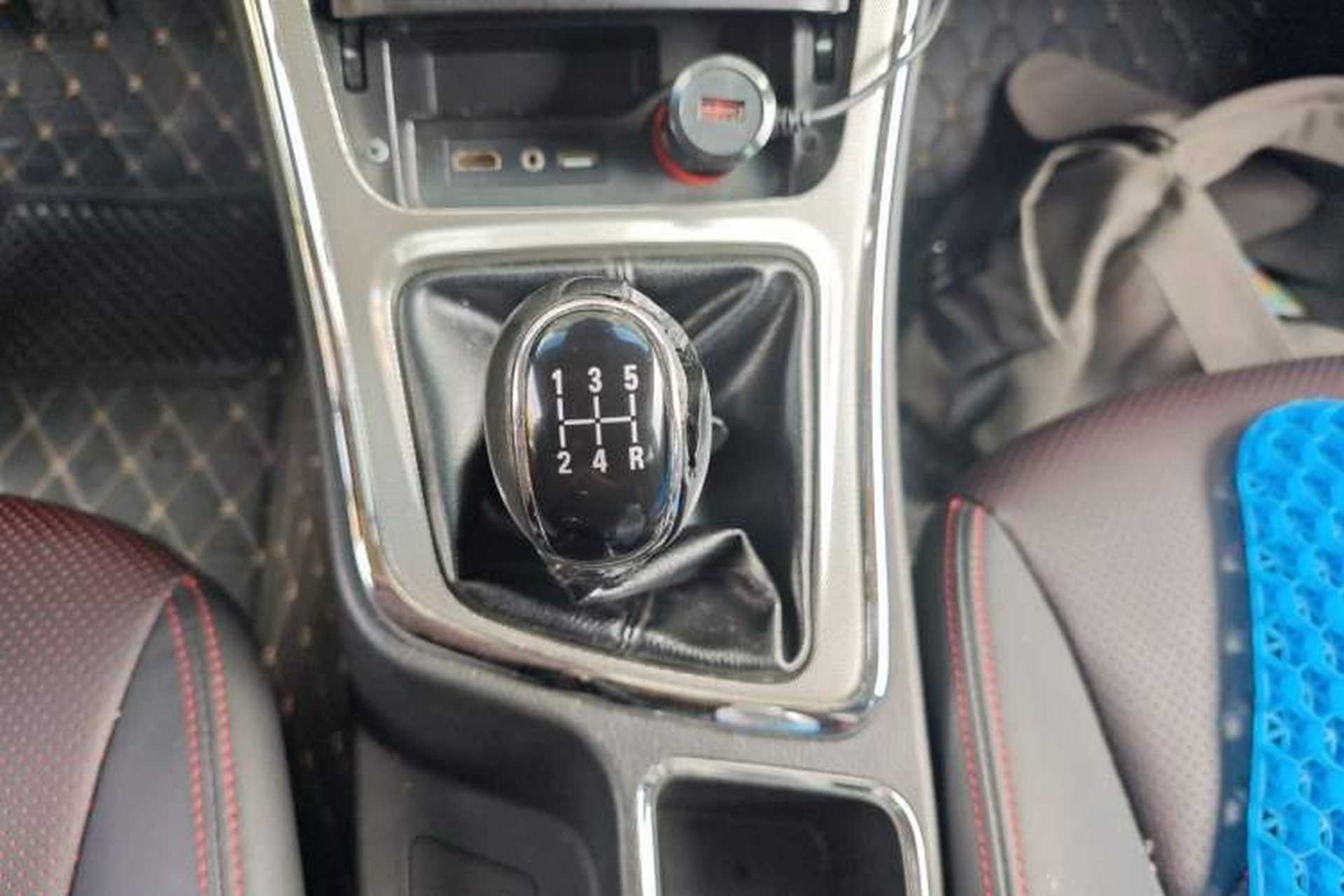 Used Baojun 560 2015 1.8L manual luxury version Gear Lever