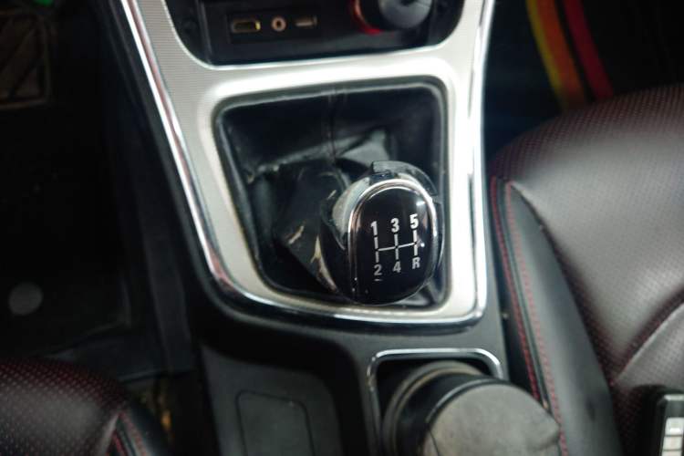 Used Baojun 560 2015 1.8L manual luxury version Gear Lever