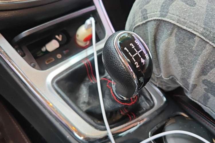 Used Baojun 560 2015 1.8L manual luxury version Gear Lever