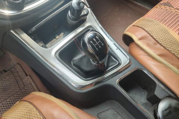 Used Baojun 560 2015 1.8L manual luxury version Gear Lever