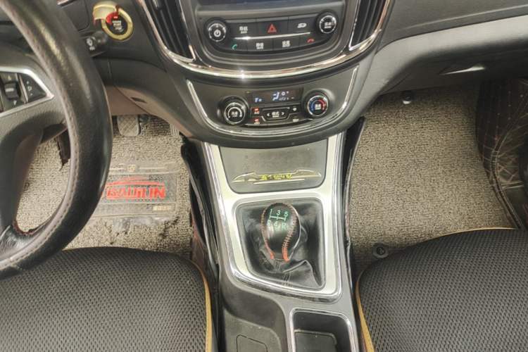 Used Baojun 560 2015 1.8L manual luxury version Gear Lever