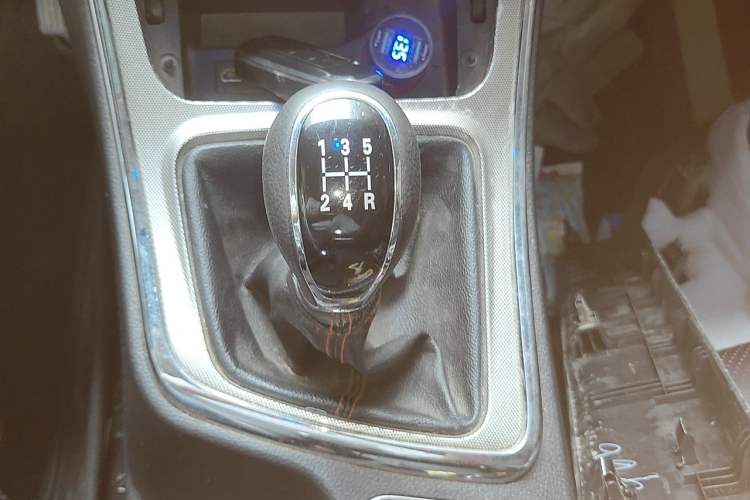 Used Baojun 560 2015 1.8L manual luxury version Gear Lever