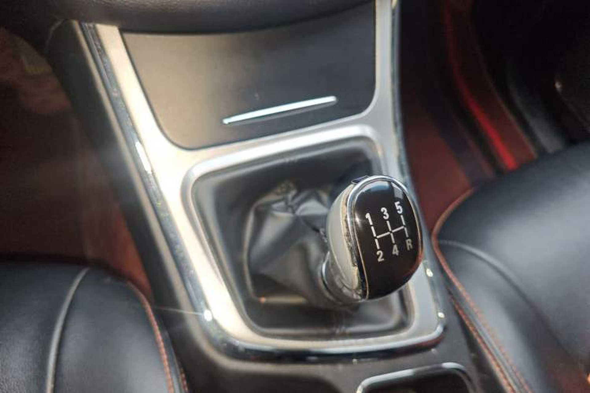 Used Baojun 560 2015 1.8L Manual Elite Edition Gear Lever
