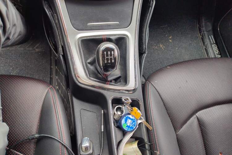 Used Baojun 560 2015 1.8L manual luxury version Gear Lever