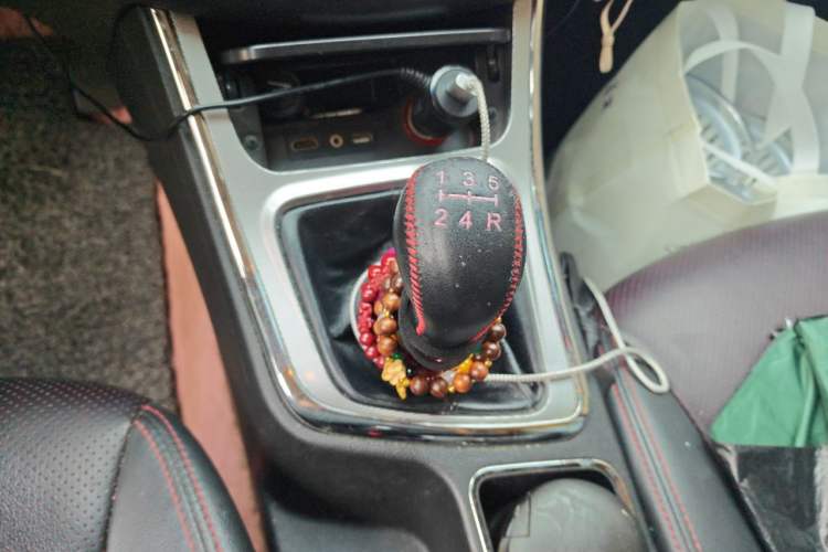 Used Baojun 560 2015 1.8L manual luxury version Gear Lever
