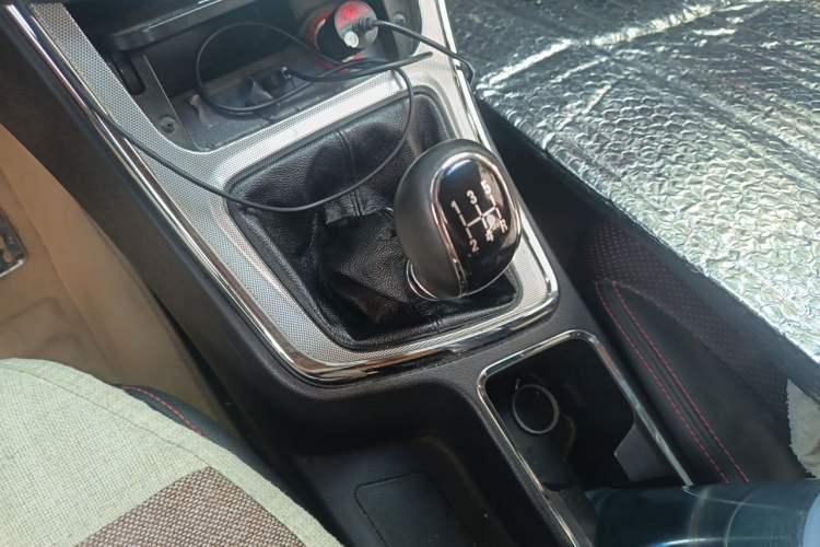 Used Baojun 560 2015 1.8L manual luxury version Gear Lever