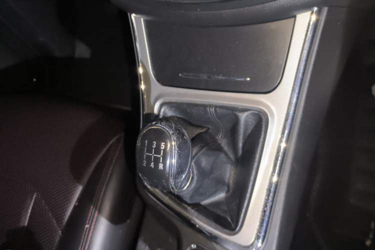 Used Baojun 560 2015 1.8L manual luxury version Gear Lever