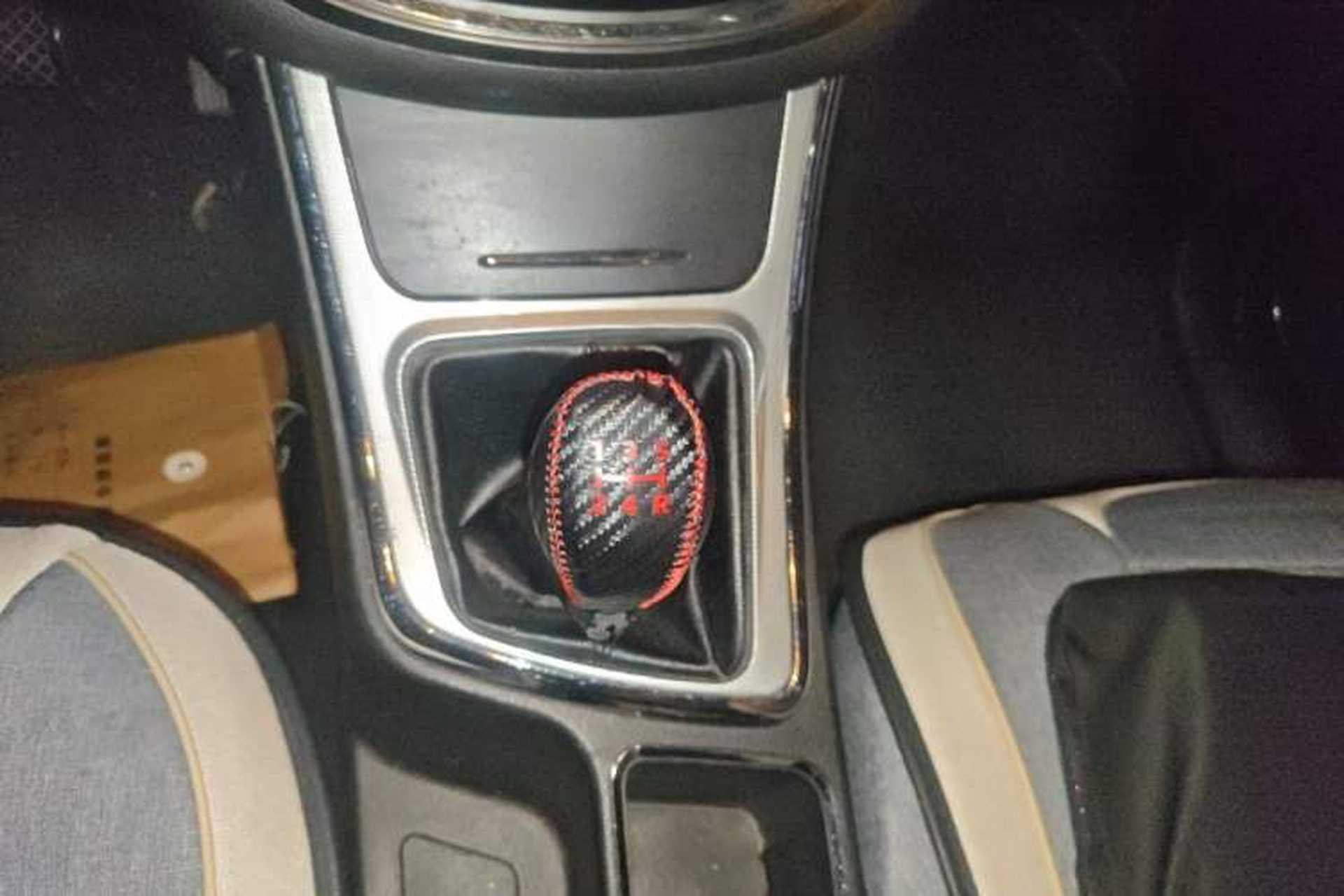 Used Baojun 560 2015 1.8L Manual Elite Edition Gear Lever