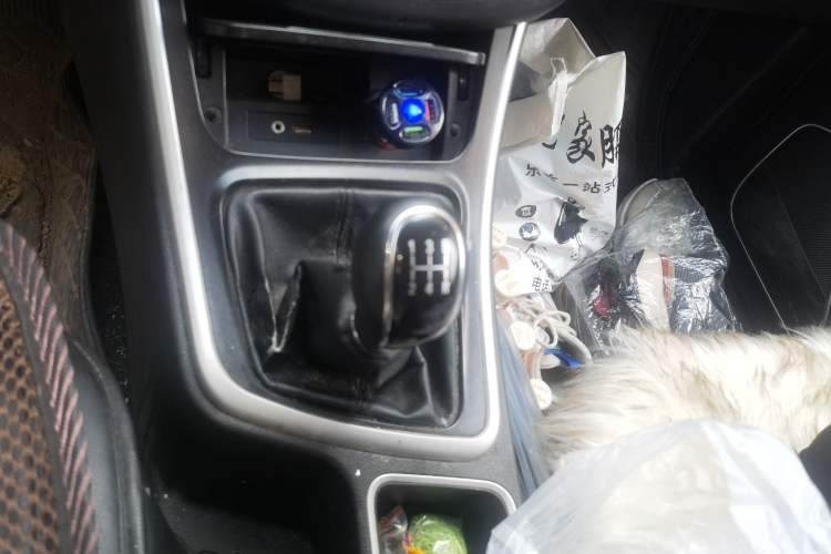 Used Baojun 560 2015 1.8L manual Comfort trim level Gear Lever