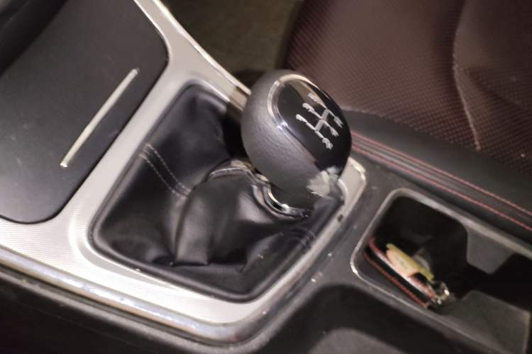 Used Baojun 560 2015 1.8L manual luxury version Gear Lever