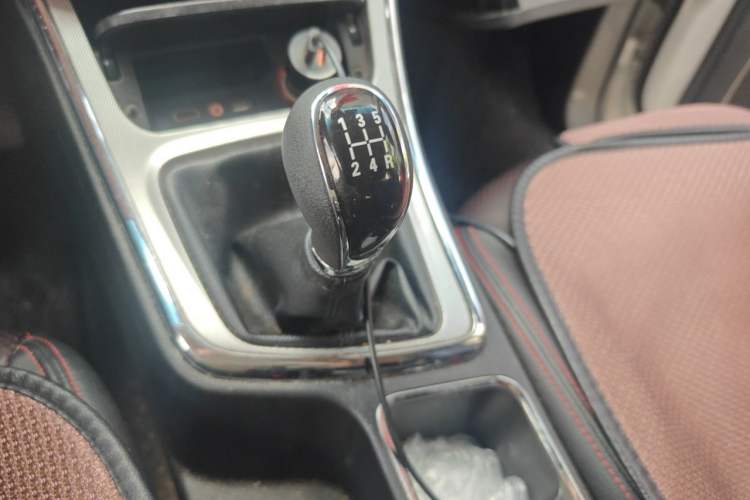 Used Baojun 560 2015 1.8L manual luxury version Gear Lever