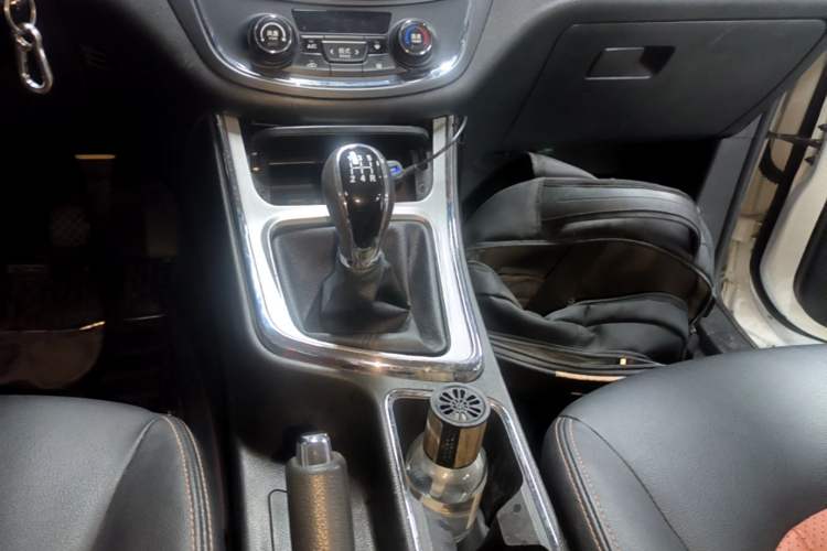 Used Baojun 560 2015 1.8L Manual Elite Edition Gear Lever