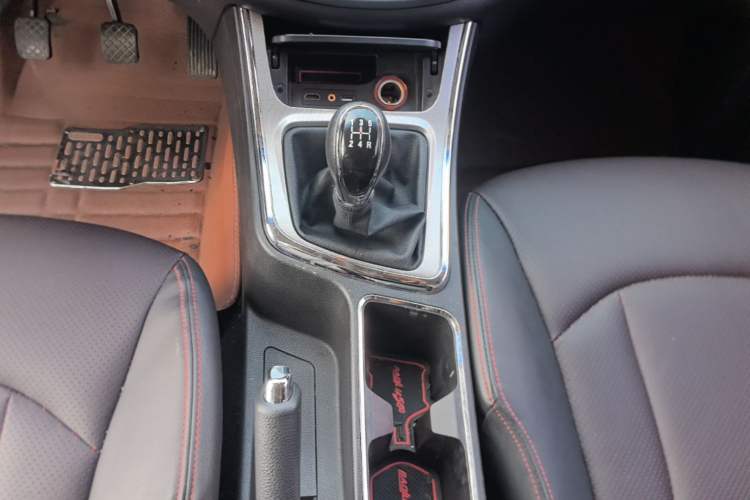 Used Baojun 560 2015 1.8L manual luxury version Gear Lever