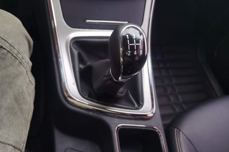 Used Baojun 560 2015 1.8L Manual Elite Edition Gear Lever