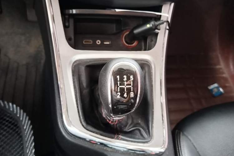 Used Baojun 560 2015 1.8L Manual Elite Edition Gear Lever