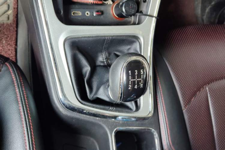 Used Baojun 560 2015 1.8L manual luxury version Gear Lever