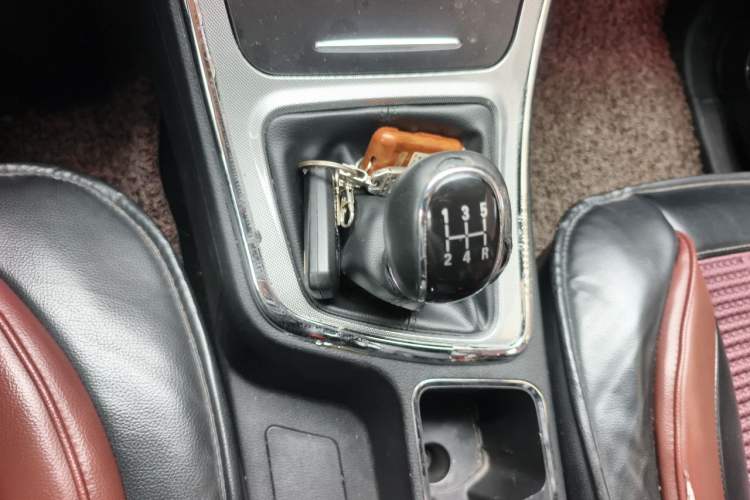Used Baojun 560 2015 1.8L manual luxury version Gear Lever
