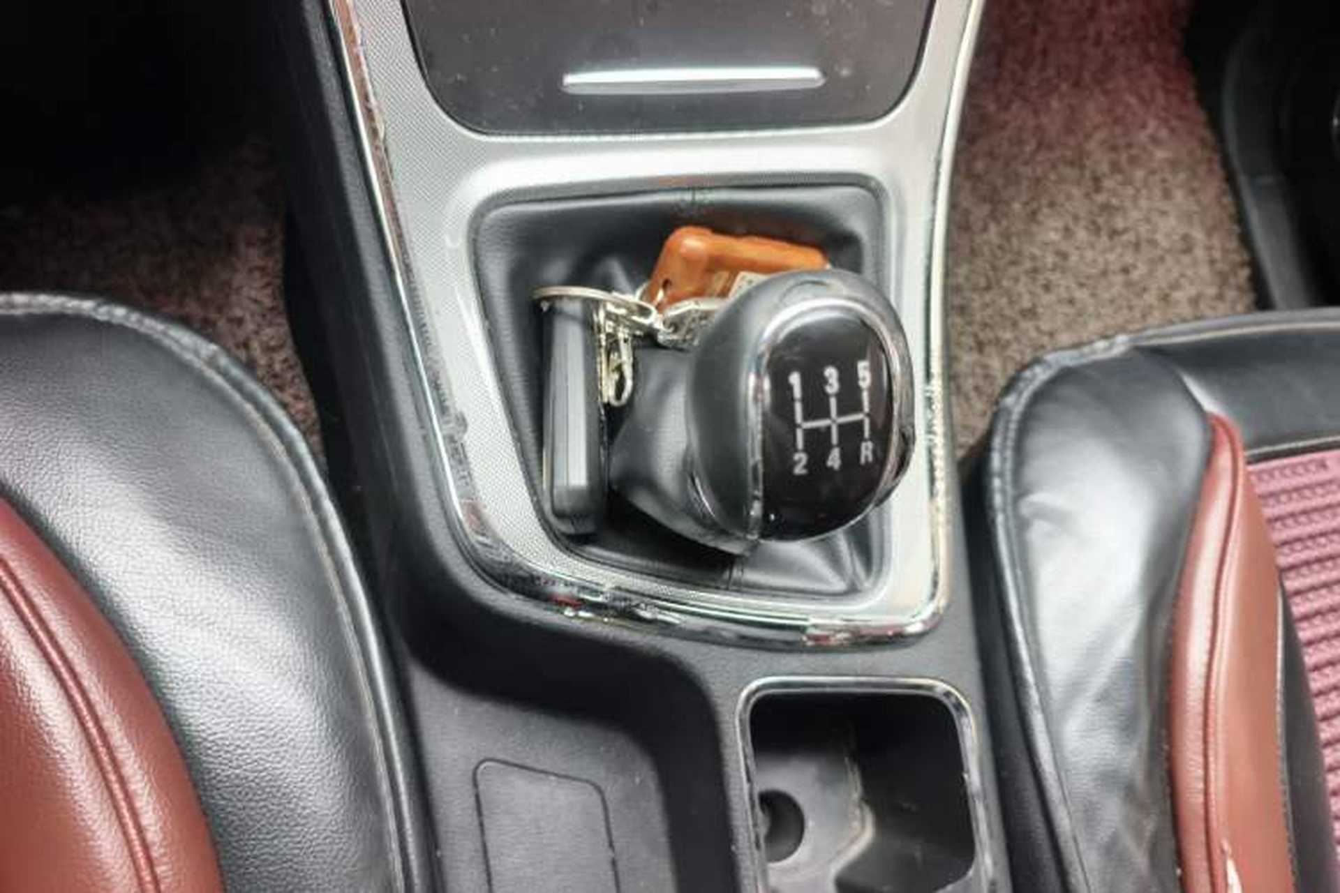 Used Baojun 560 2015 1.8L manual luxury version Gear Lever