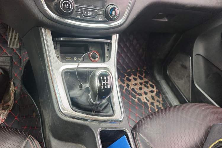 Used Baojun 560 2015 1.8L manual luxury version Gear Lever
