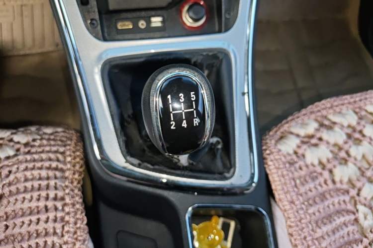 Used Baojun 560 2015 1.8L manual luxury version Gear Lever