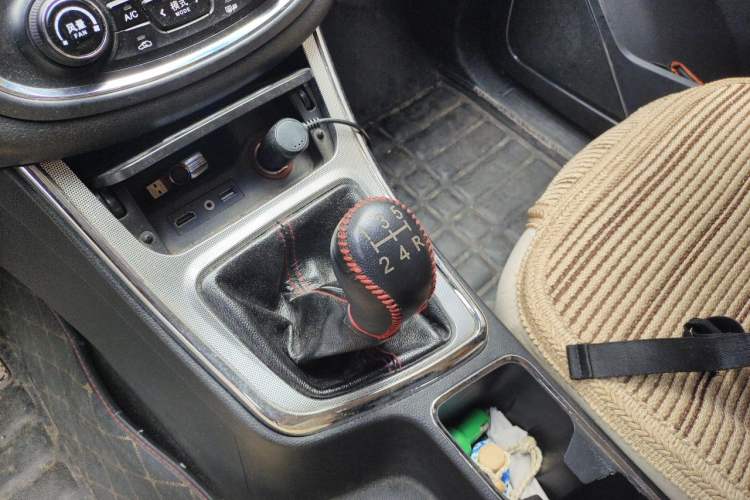 Used Baojun 560 2015 1.8L manual luxury version Gear Lever