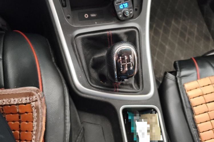 Used Baojun 560 2015 1.8L manual Comfort trim level Gear Lever