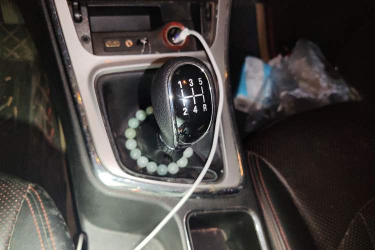 Used Baojun 560 2015 1.8L manual luxury version Gear Lever