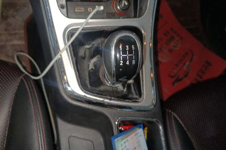 Used Baojun 560 2015 1.8L manual luxury version Gear Lever