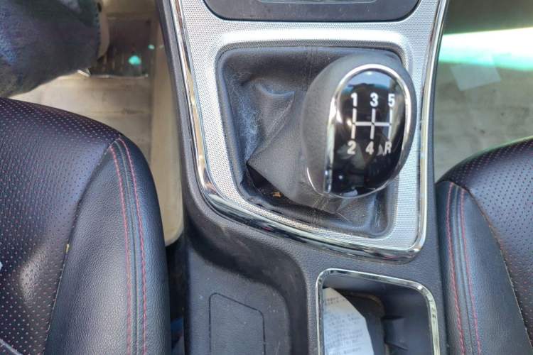 Used Baojun 560 2015 1.8L manual luxury version Gear Lever