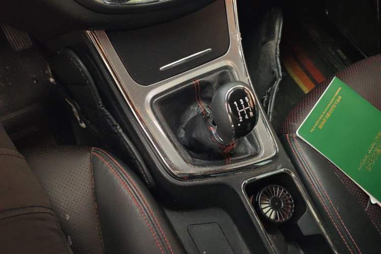Used Baojun 560 2015 1.8L manual luxury version Gear Lever