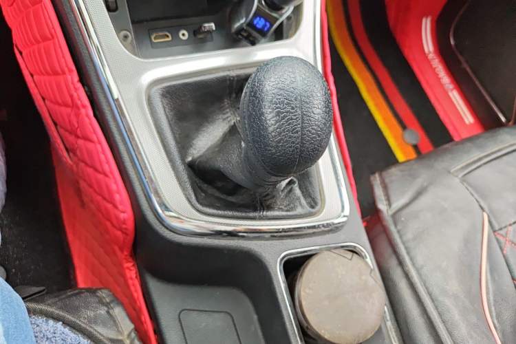 Used Baojun 560 2015 1.8L manual luxury version Gear Lever