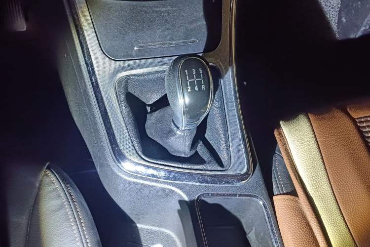 Used Baojun 560 2015 1.8L Manual Elite Edition Gear Lever