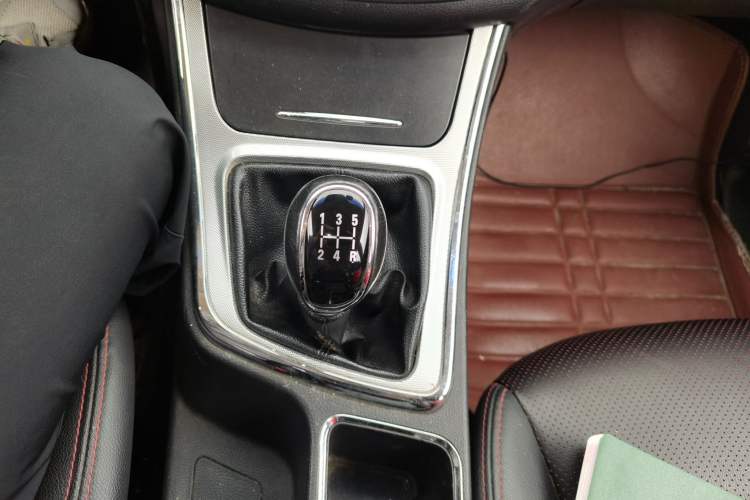 Used Baojun 560 2015 1.8L manual luxury version Gear Lever