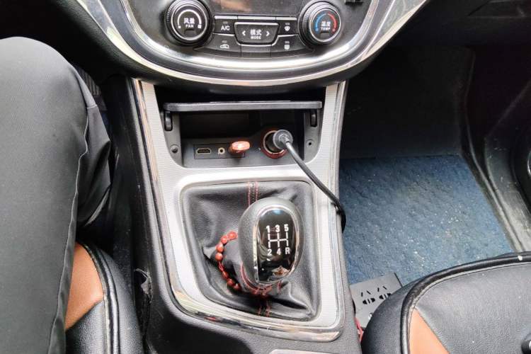 Used Baojun 560 2015 1.8L Manual Elite Edition Gear Lever