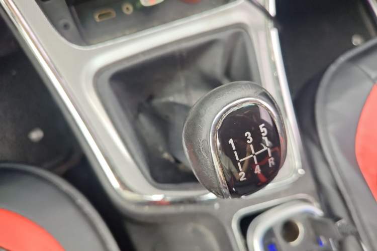 Used Baojun 560 2015 1.8L manual luxury version Gear Lever