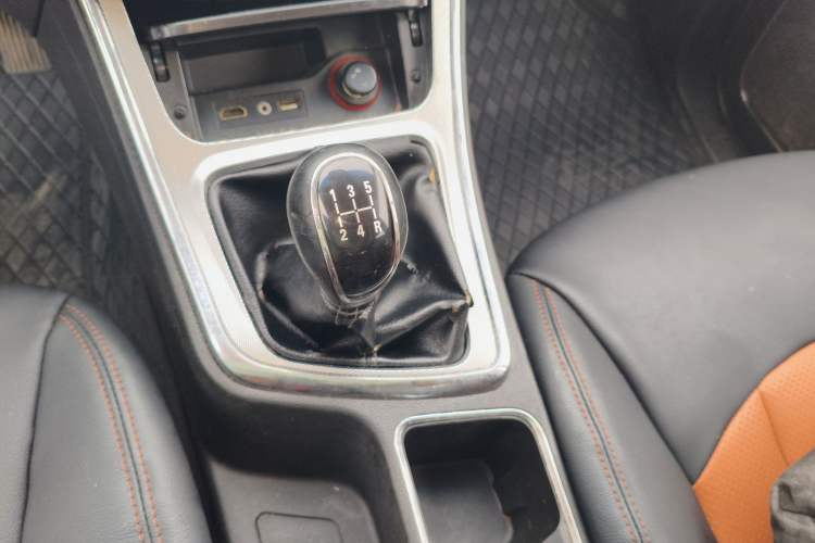 Used Baojun 560 2015 1.8L Manual Elite Edition Gear Lever