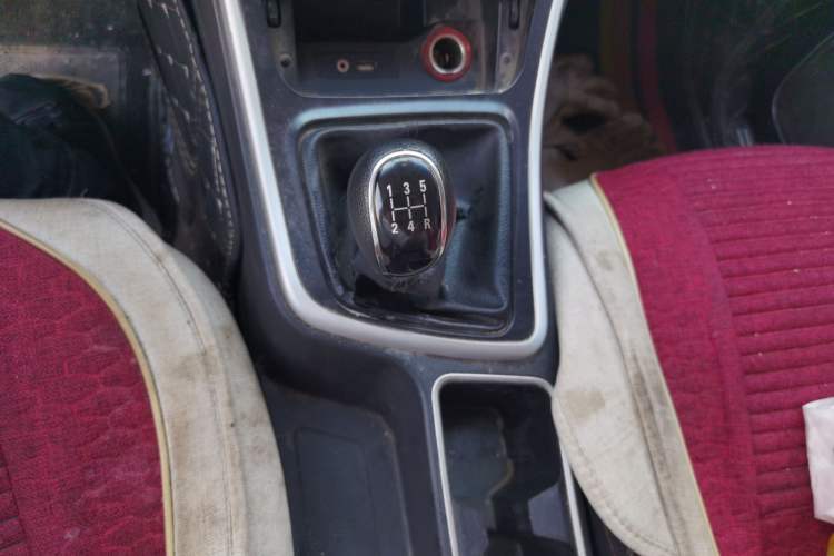 Used Baojun 560 2015 1.8L manual Comfort trim level Gear Lever